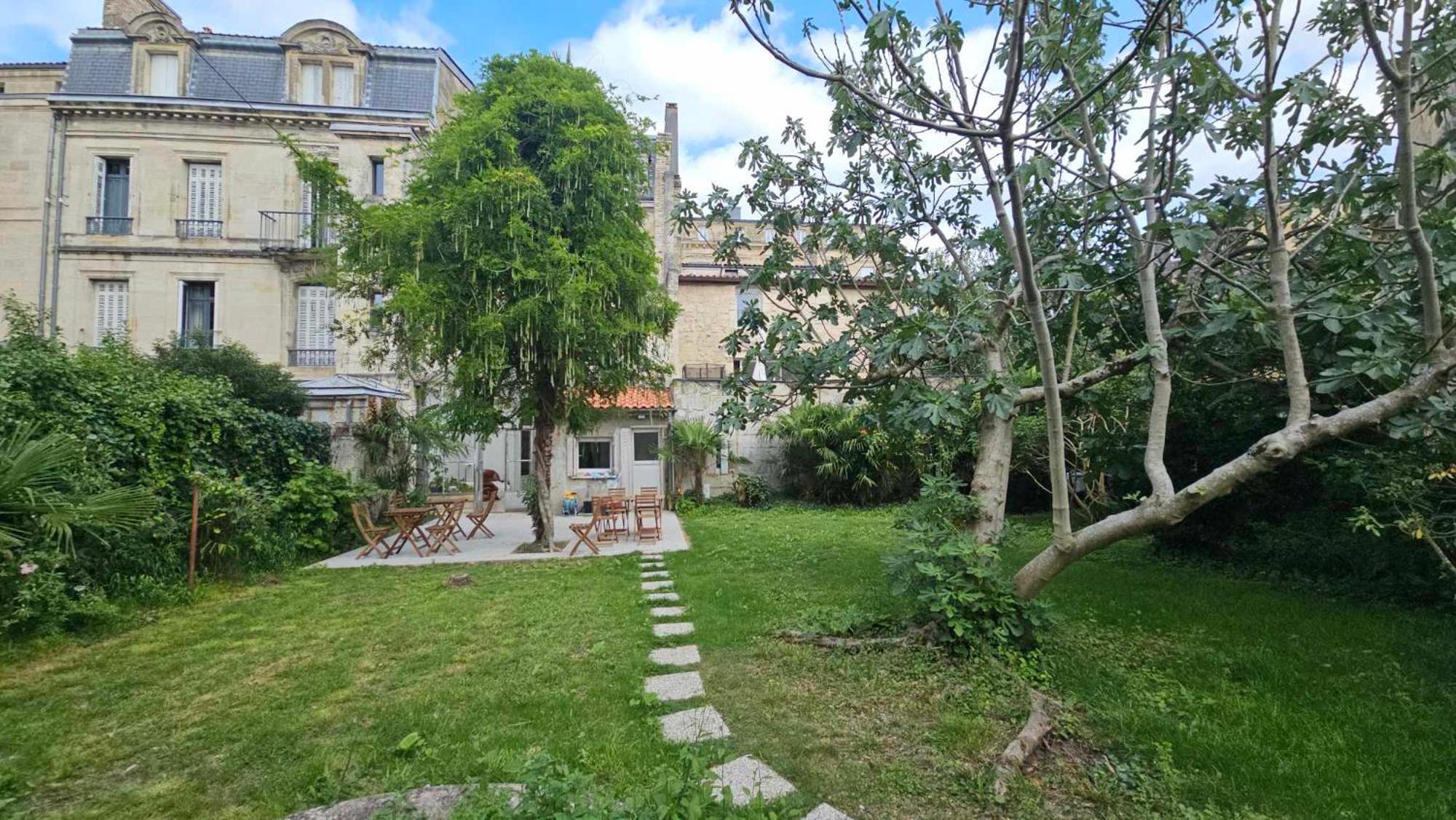 Bed In 6-Bed Mixed Dormitory Le Jardin Cafe Μπορντό Εξωτερικό φωτογραφία